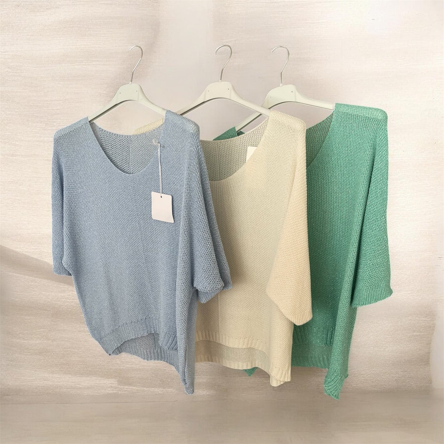 Pull en mailles fines. Taille: 40-44(46).             Dispo en: bleu-blanc-vert.